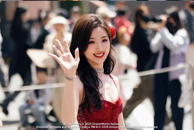香港知名女星酒量惊人,一杯白酒一口喝完,未婚生娃当单亲妈妈