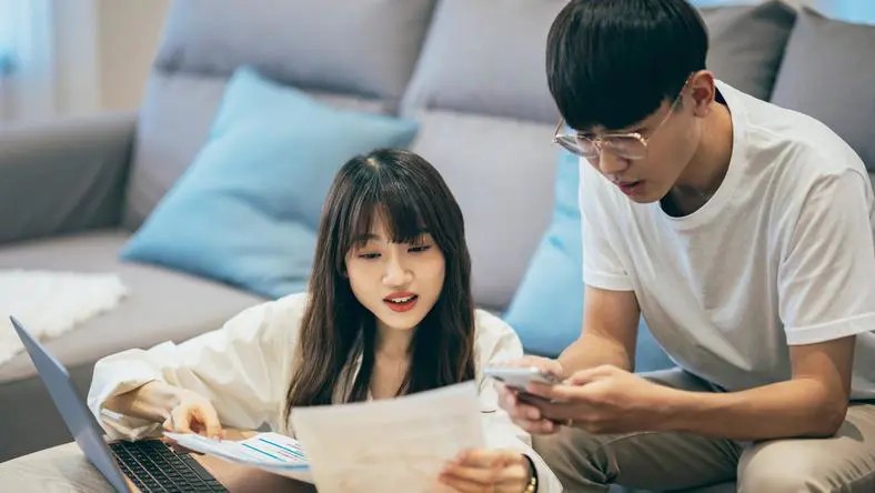 护肤行业 “功效叙事” 困局:从技术内卷到价值重构