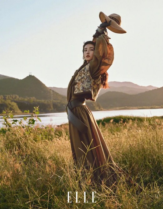 刘亦菲VOGUE盛典压轴登场：花朵刺绣礼服引热议，被赞梦回《金粉世家》白秀珠短剧100问 | 微短剧与长剧融合遇难题，如何破局？