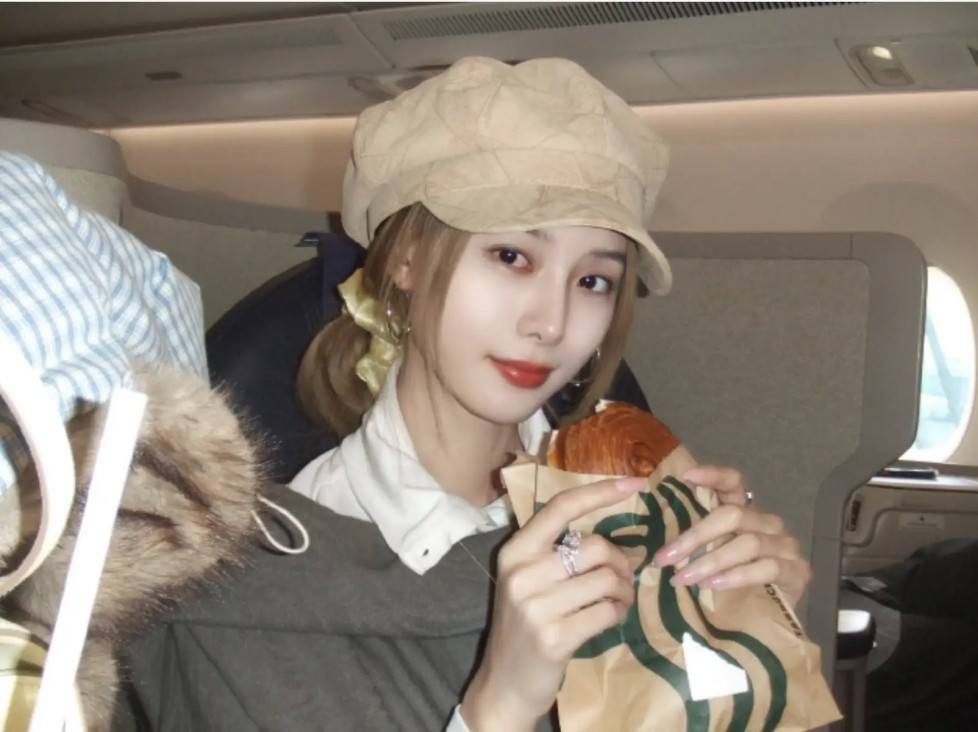 杨紫的逆袭全靠这条红裙子！红裙麻花辫，复古优雅与可爱俏皮的梦幻碰撞