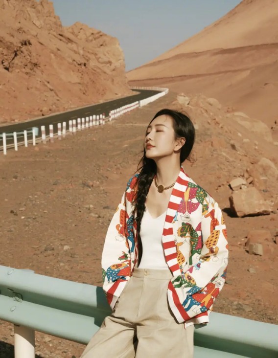 历史学家选择和谁站在一起？