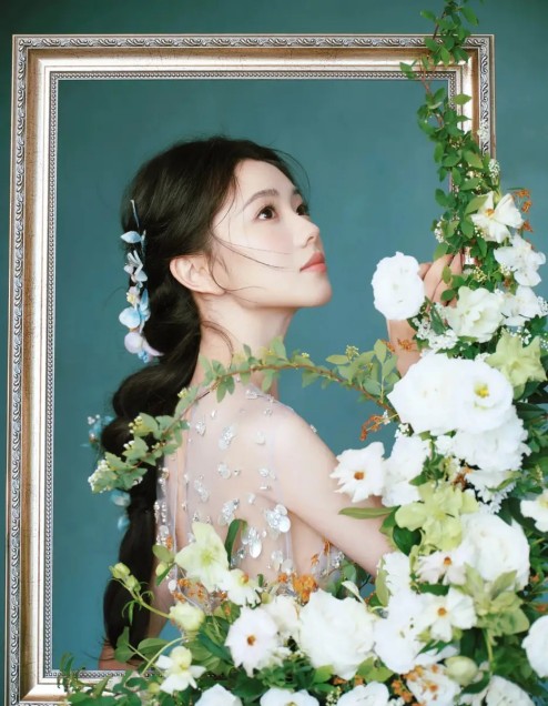 任重晒夫妻日常，和老婆坐路边吃面，孙骁骁状态超好不拍戏可惜了