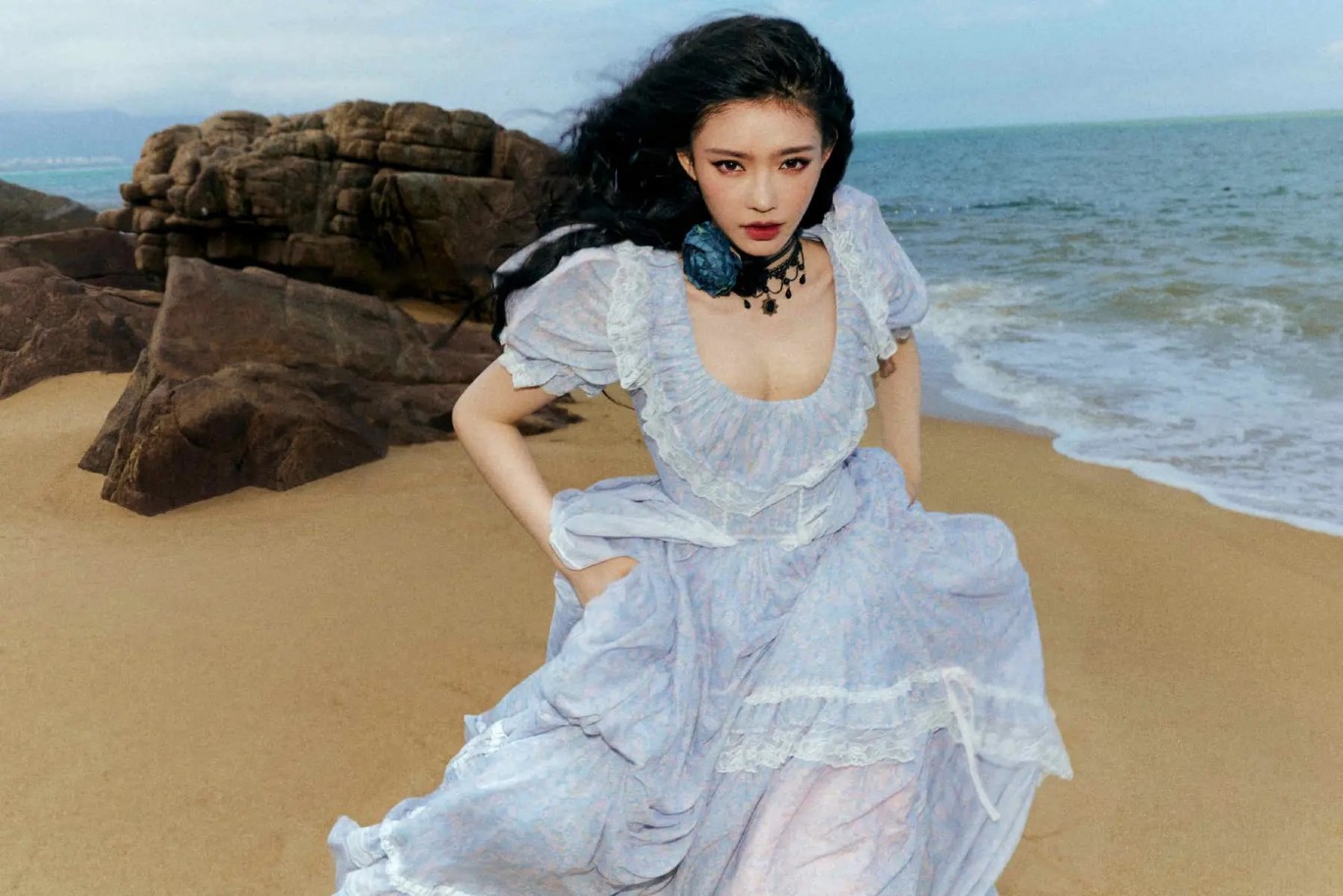 甜度超标！徐志胜带女友与父母聚餐，亲昵捏脸搂脖互动，低调恩爱超稳